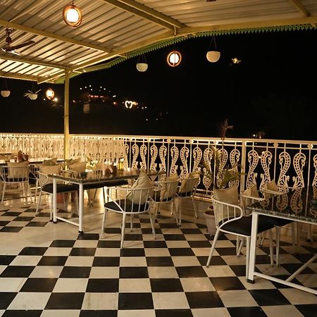 Hotel Karohi Villa ウダイプル エクステリア 写真